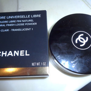 Chanel Poudre Universelle Libre 20 Clair Used